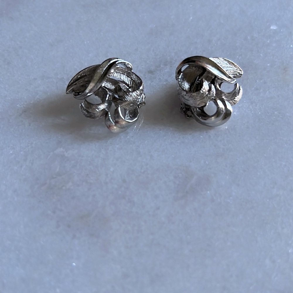 Vintage Silvertone Clip Earrings cute brushed look